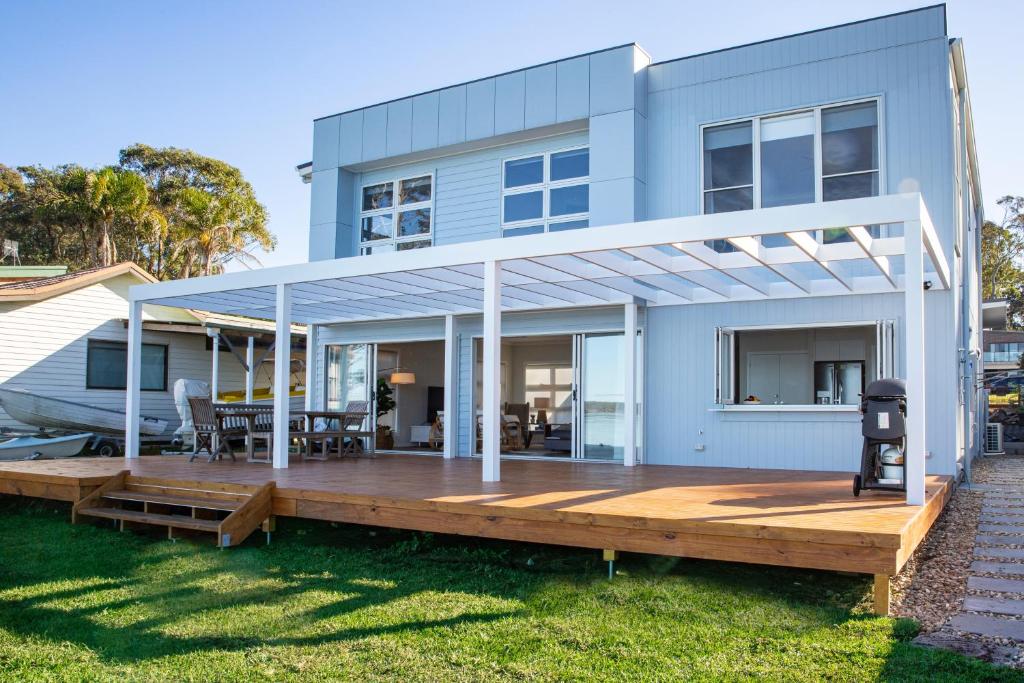 Tranquility Absolute Waterfront Pet Friendly 10 Mins To Hyams Beach - thumb 5