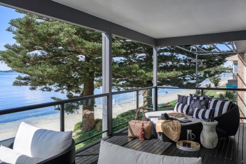 The Seaview Designer Beachfront House - thumb 0