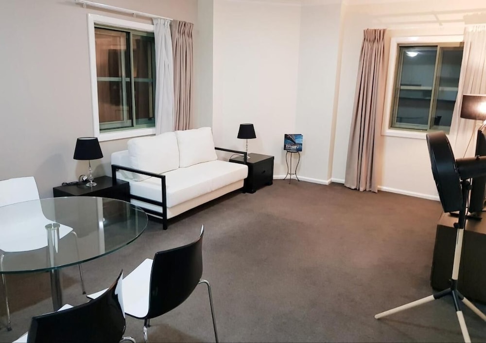 Darling Harbour City View 1 BR Apartment - thumb 5