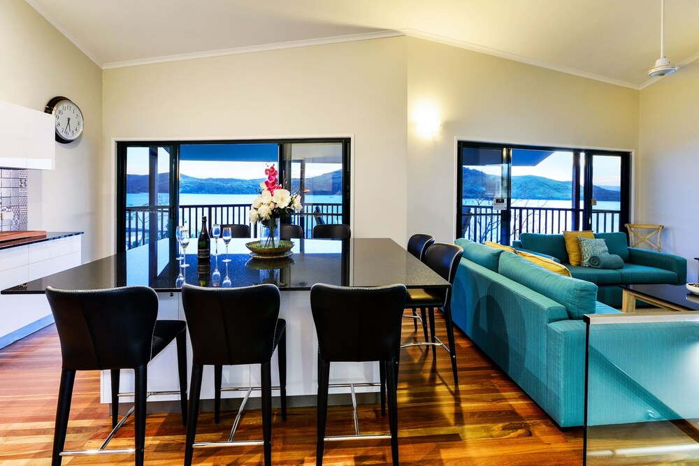 Casuarina Cove 16 Ocean View Deluxe Refurbished 3 Bedroom House Near Marina With Golf Buggy - thumb 3