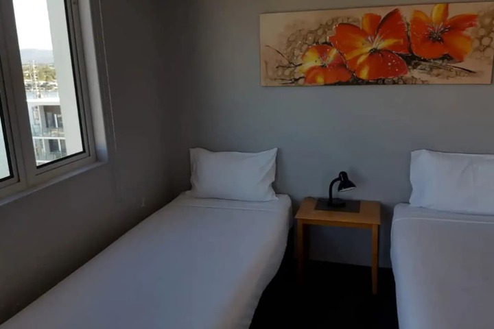 Affordable Unit Minutes To The Heart Of Surfers Paradise - thumb 5