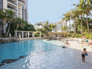 2 Bedroom Gold Coast Resort Apartment - thumb 5