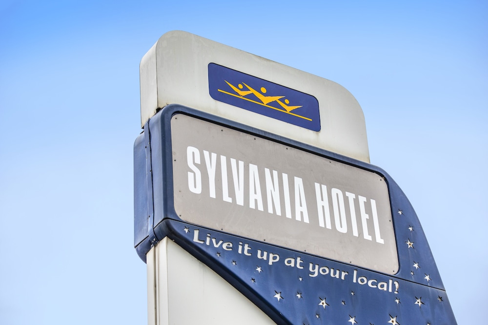 Nightcap At Sylvania Hotel - thumb 0