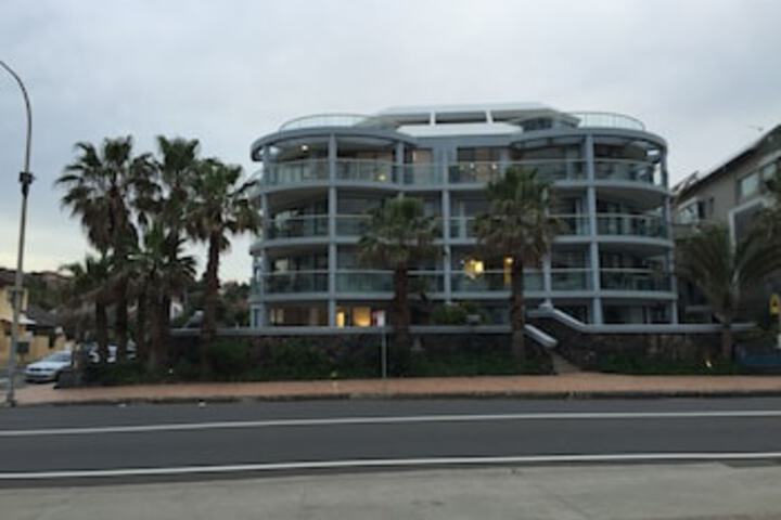 Manly Surfside Holiday Apartments - thumb 0