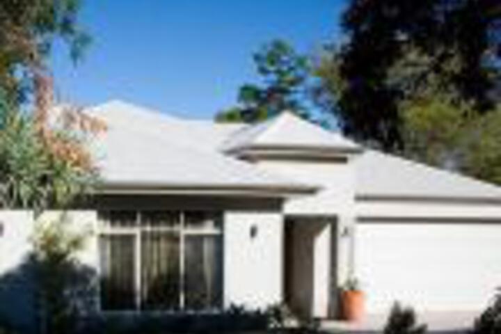 Como Waters Bed  Breakfast - Accommodation Perth