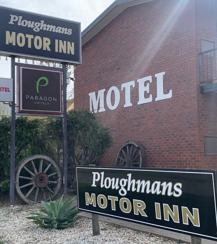 Ploughmans Motor Inn - thumb 1