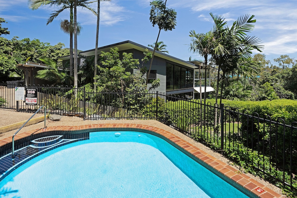 Oasis 1 Hamilton Island 2 Bedroom Apartment In Central Location With Golf Buggy - thumb 1
