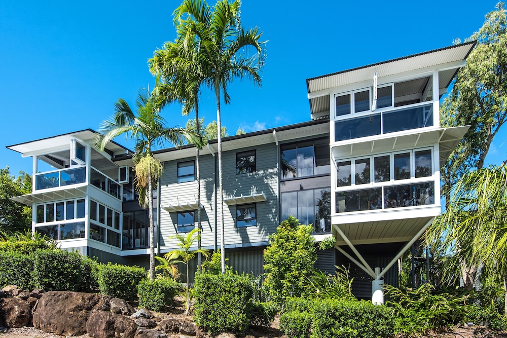 Oasis 1 Hamilton Island 2 Bedroom Apartment In Central Location With Golf Buggy - thumb 0