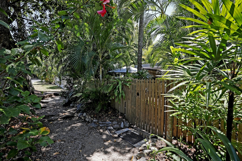 Rare Modern Unit W Private Fenced Garden Close To The Beach PC5 - thumb 1