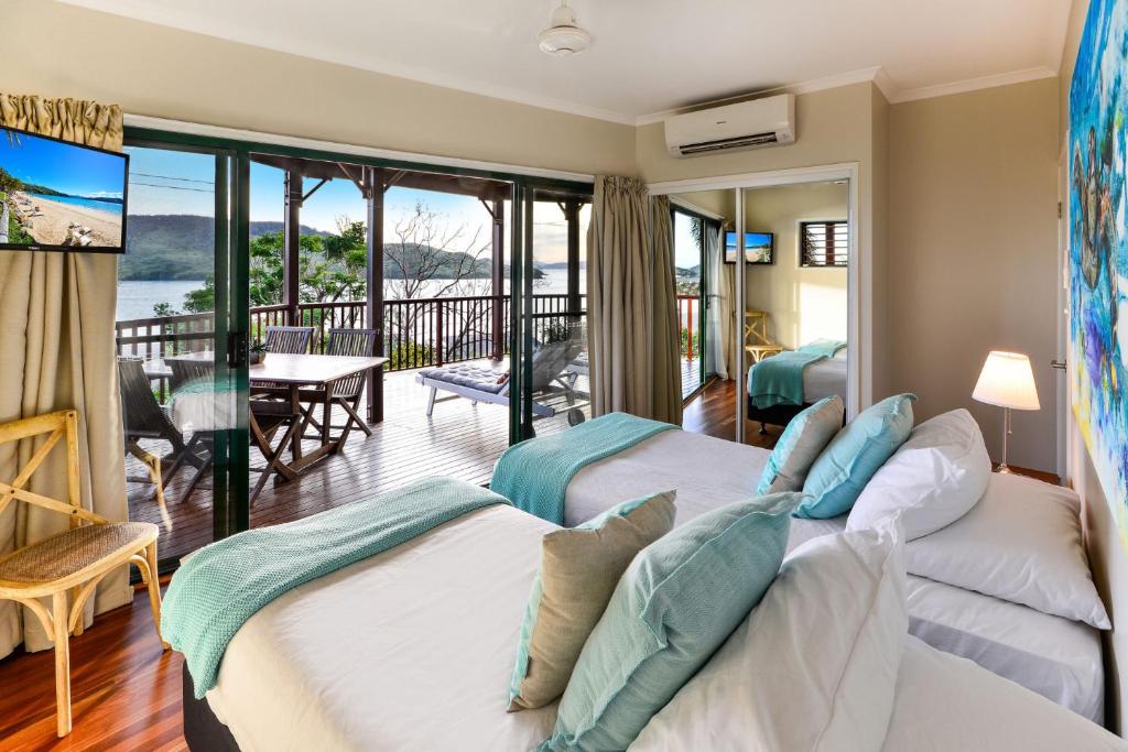 NEWLY BEAUTFULLY RENOVATED 16 The Casuarina 3 Bedroom House With 180 Degree Ocean Views - thumb 3