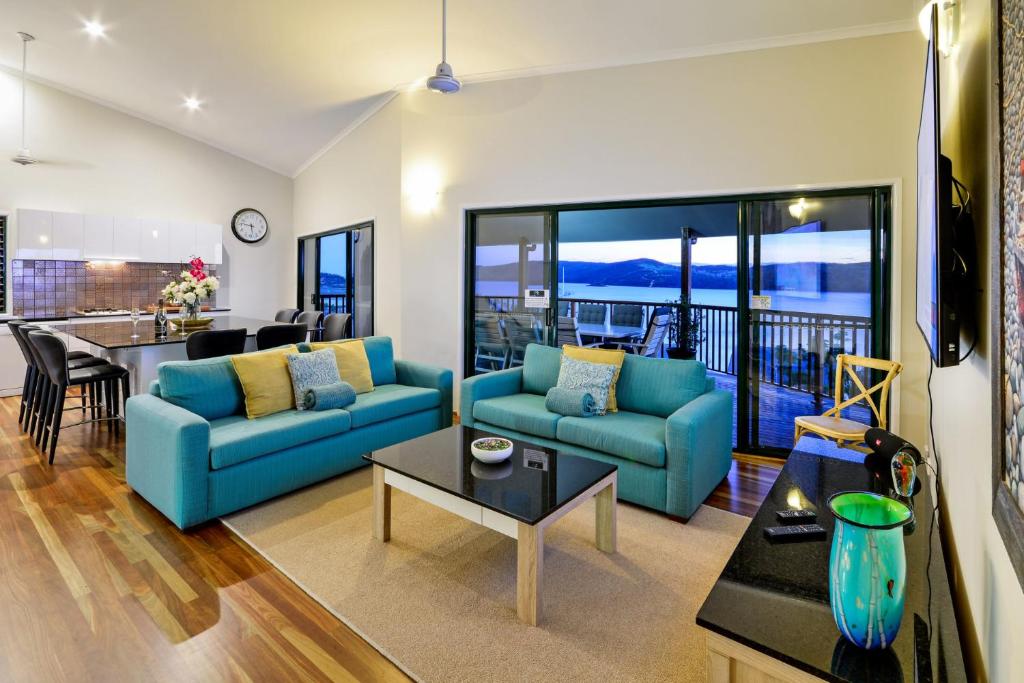 NEWLY BEAUTFULLY RENOVATED 16 The Casuarina 3 Bedroom House With 180 Degree Ocean Views - thumb 6