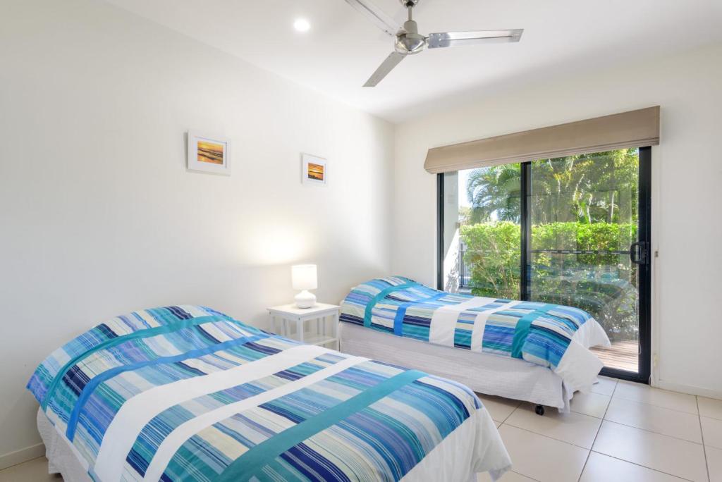 Unit 1 Rainbow Surf Modern Two Storey Townhouse With Large Shared Pool Close To Beach & Shop - thumb 6