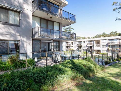 1 The Poplars 34 Magnus St. Panoramic Water Views Pool Aircon & WIFI - thumb 3