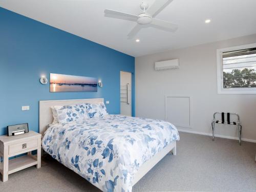 Iluka 46 Soldiers Point Rd Stunning Air Conditioned House With WIFI & Water Views - thumb 6