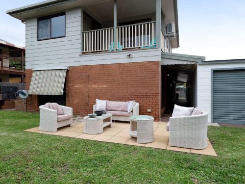 Willows At The Bay 111 Horace St. Large House With Aircon WIFI & Boat Parking. - thumb 6