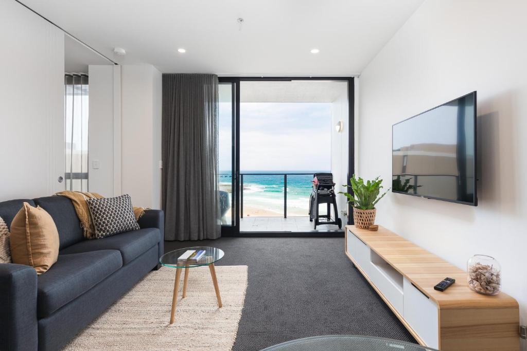 Luxury Beachfront Apartment In Newcastle - thumb 3