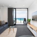 Luxury Beachfront Apartment In Newcastle - thumb 0