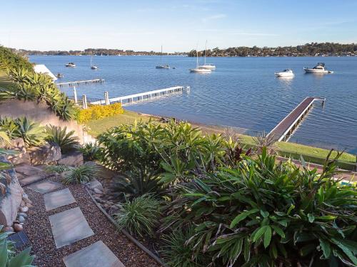 Absolute Waterfront Lakehouse Fishing Point Waterfront Pool Jetty - thumb 6
