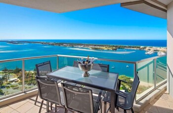 Luxury 3BR Apt With Incredible Views - thumb 5