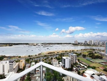 Panoramic Views At Sub Penthouse Apt - thumb 5