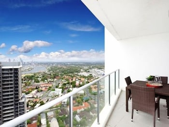 Panoramic Views At Sub Penthouse Apt - thumb 4