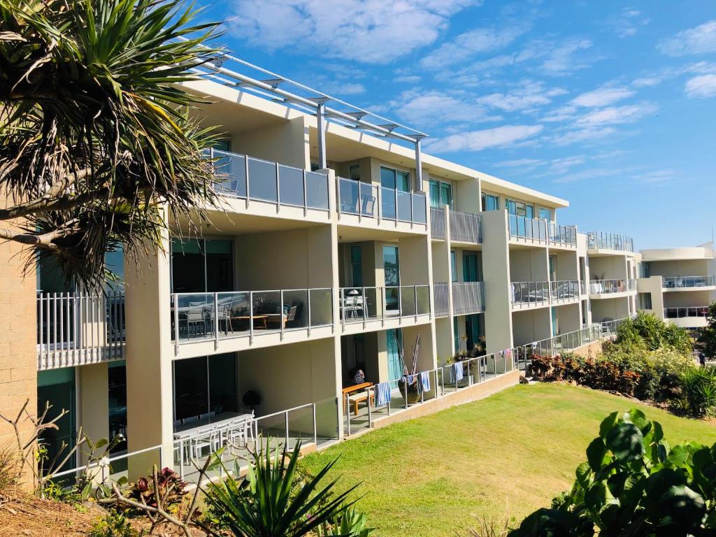 Absolute Beachfront Cabarita Beach Ocean Views 3 Bed Apartment - thumb 4
