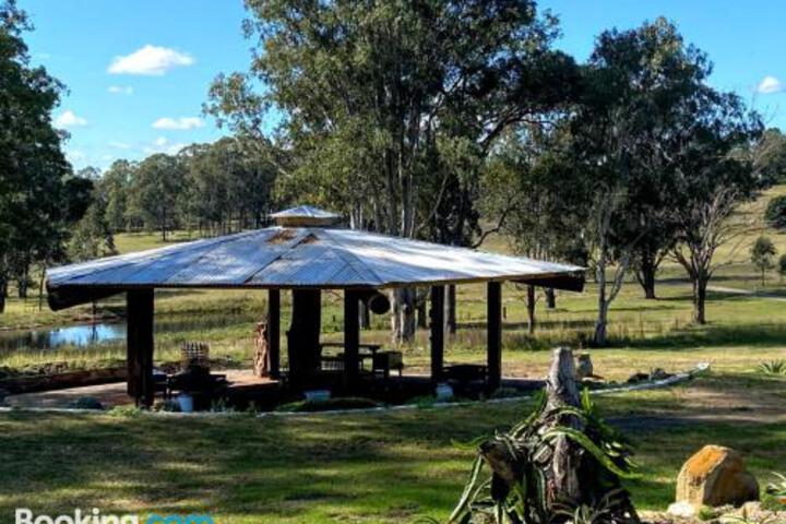 Amarina Farm Stay  Gardens - Wagga Wagga Accommodation