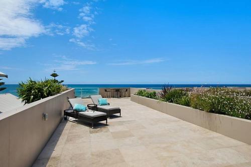 Oceanfront Penthouse Stylish & Luxurious. - thumb 3
