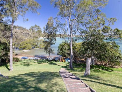 Unit 1 44 Danalene Pde Fantastic Waterfront Property With Air Con - thumb 3