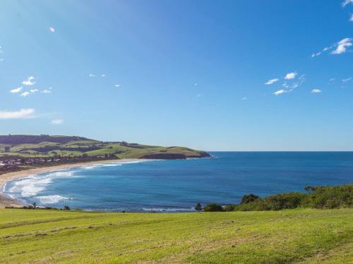 COASTLINE Boat Harbour Gerringong 4pm Check Out Sundays - thumb 0