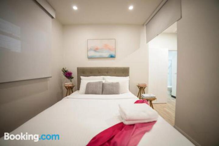 Flinders Lane Melbourne Apartment By Ready Set Host - thumb 6