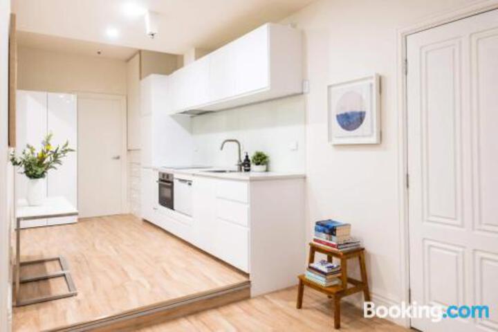 Flinders Lane Melbourne Apartment By Ready Set Host - thumb 2