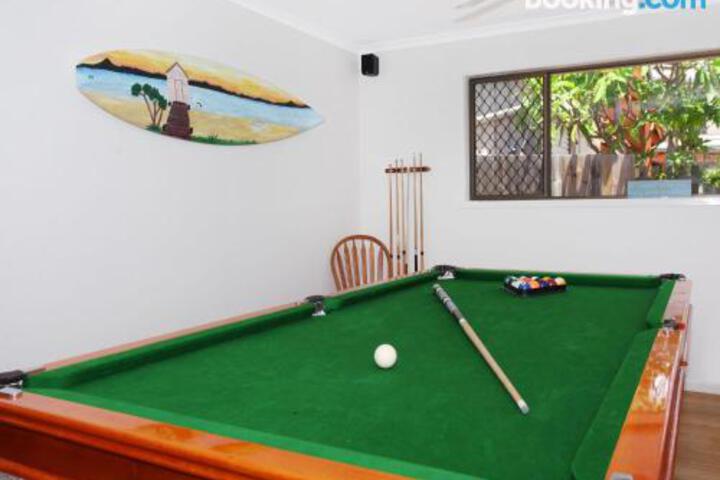 Schirrmann 56 Four Bedroom Home On Canal With Pool Pontoon Aircon & WiFi! - thumb 6