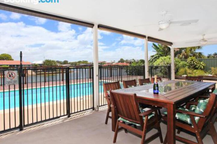 Schirrmann 56 Four Bedroom Home On Canal With Pool Pontoon Aircon & WiFi! - thumb 1