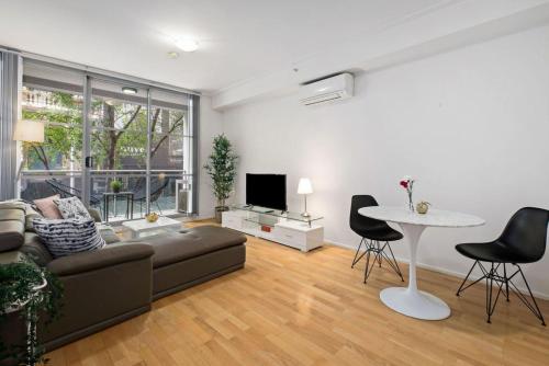 A Bright & Stylish Studio Next To Darling Harbour - thumb 4