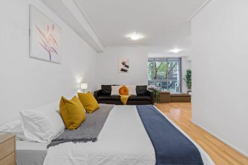 A Bright & Stylish Studio Next To Darling Harbour - thumb 1