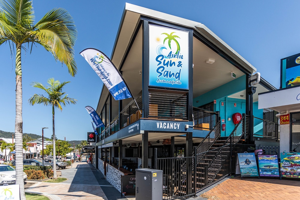 Airlie Sun & Sand Accommodation 3 - thumb 1