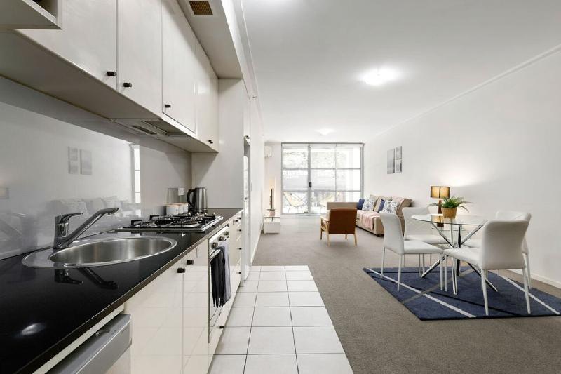 A Modern & Cozy Studio Next To Darling Harbour - thumb 3