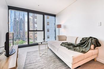 Designer CBD Apartment With Infinity Pool - thumb 0