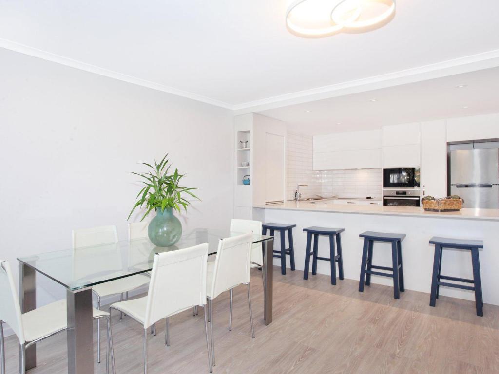 Beachport 14 Newly Renovated 2 Bedroom Apt On Parkyn Parade With Aircon - thumb 4