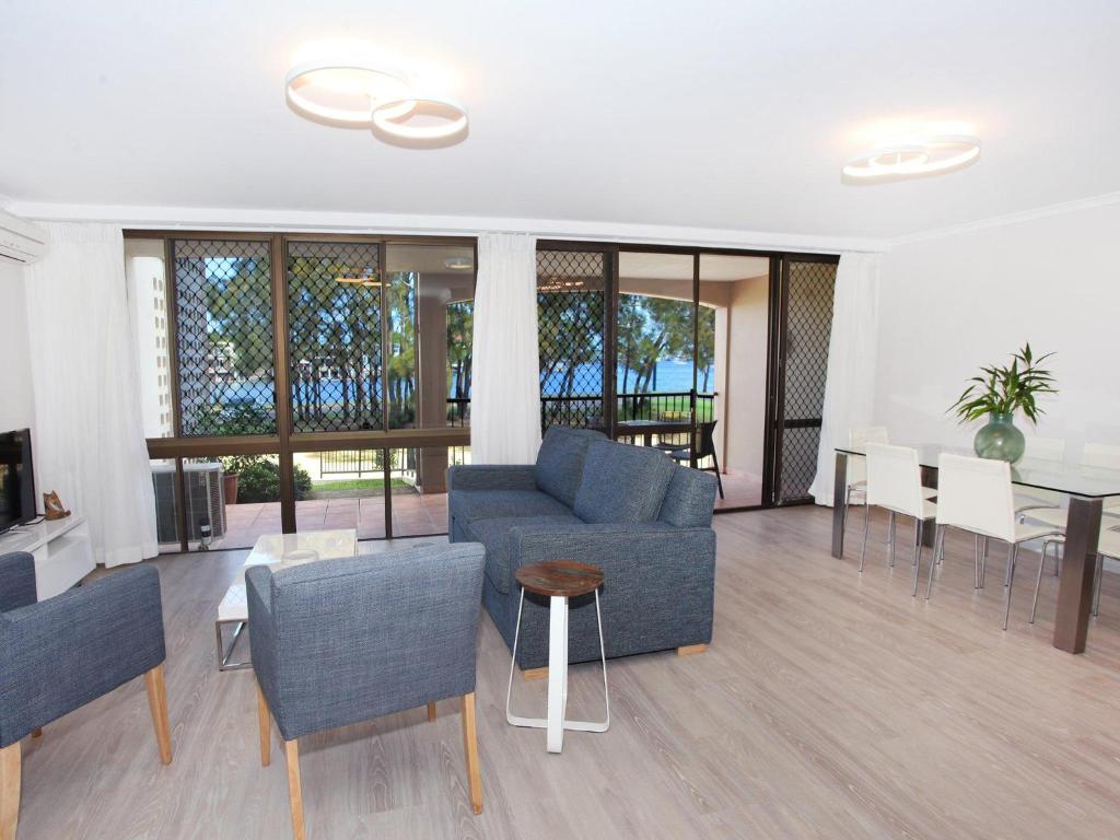 Beachport 14 Newly Renovated 2 Bedroom Apt On Parkyn Parade With Aircon - thumb 1