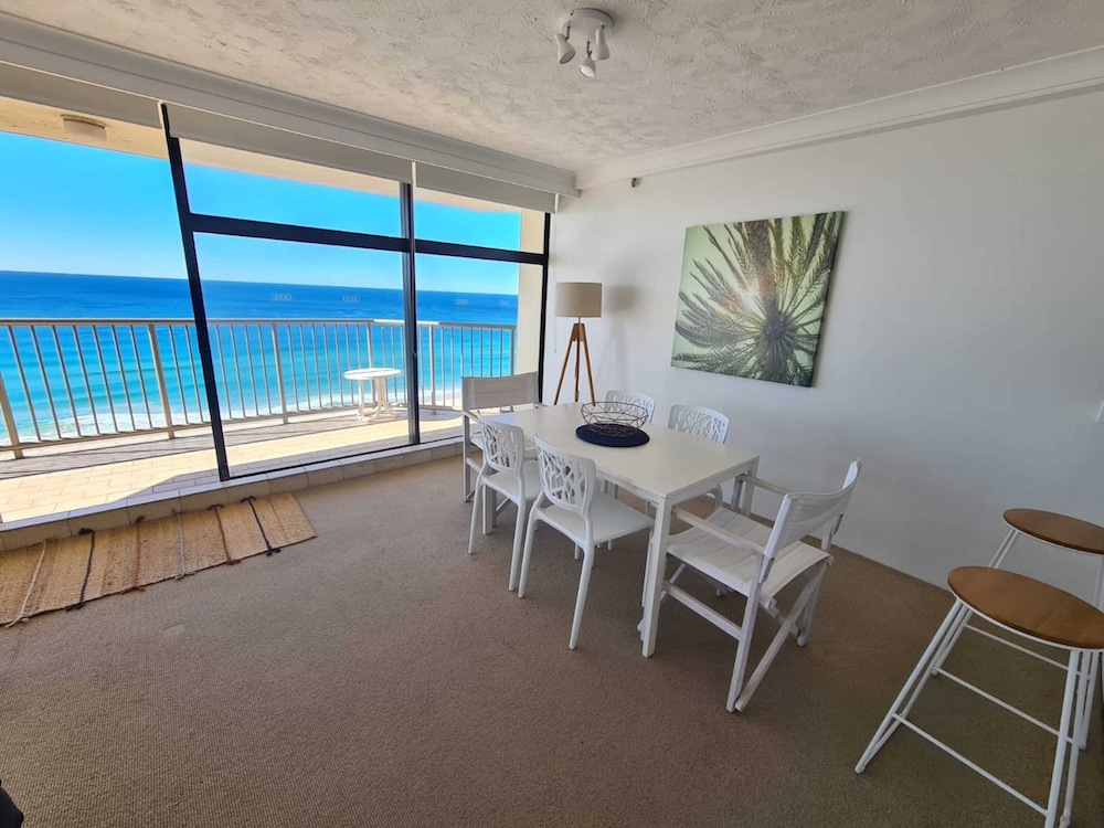 Absolute Beachfront With Views 2BR Apt - thumb 6