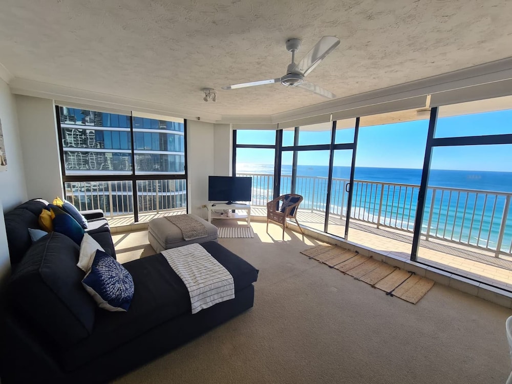 Absolute Beachfront With Views 2BR Apt - thumb 4