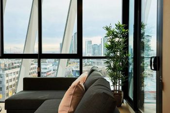 Panoramic Melbourne Views From Stylish Apartment - thumb 5