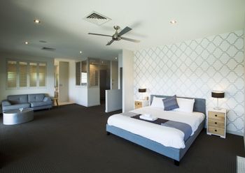 Gold Coast Luxury Waterfront House - thumb 5