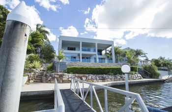 Gold Coast Luxury Waterfront House - thumb 6