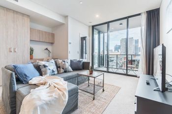 Executive Two Bedroom City Apartment With Views - thumb 0