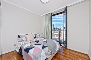 Deluxe Sydney Central Penthouse With Pool & Gym - thumb 6