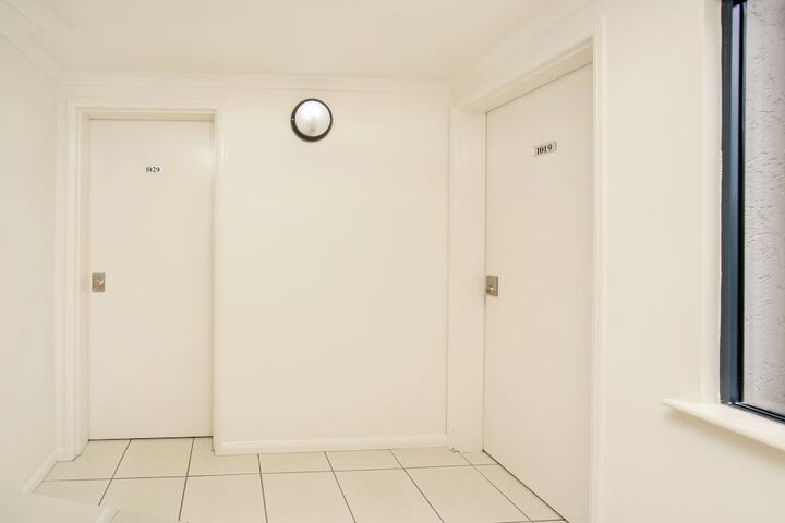 Centrally Located Apartment 1020 - thumb 1
