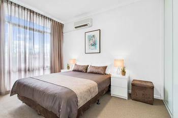 Adelaide DressCircle Apartments - Ward St - thumb 1